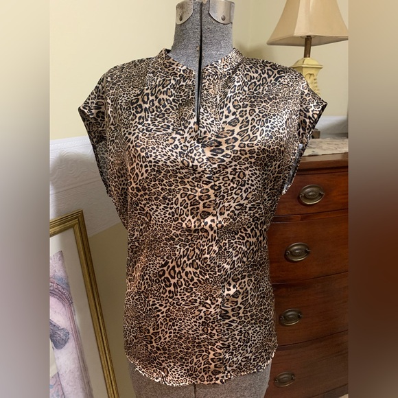 Tahari Leopard Animal Print Shirt Draped Sleeveless Blouse Women’s Size Medium. - Picture 10 of 11